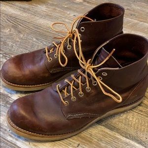 Men’s Red Wing Heritage round toe boots. Size 11